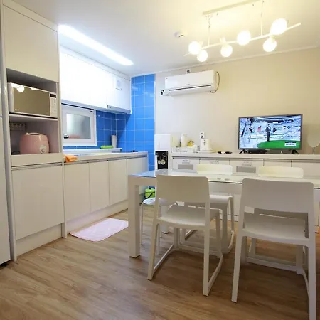 Hongdae Guesthouse Cocon Stay - Female Only